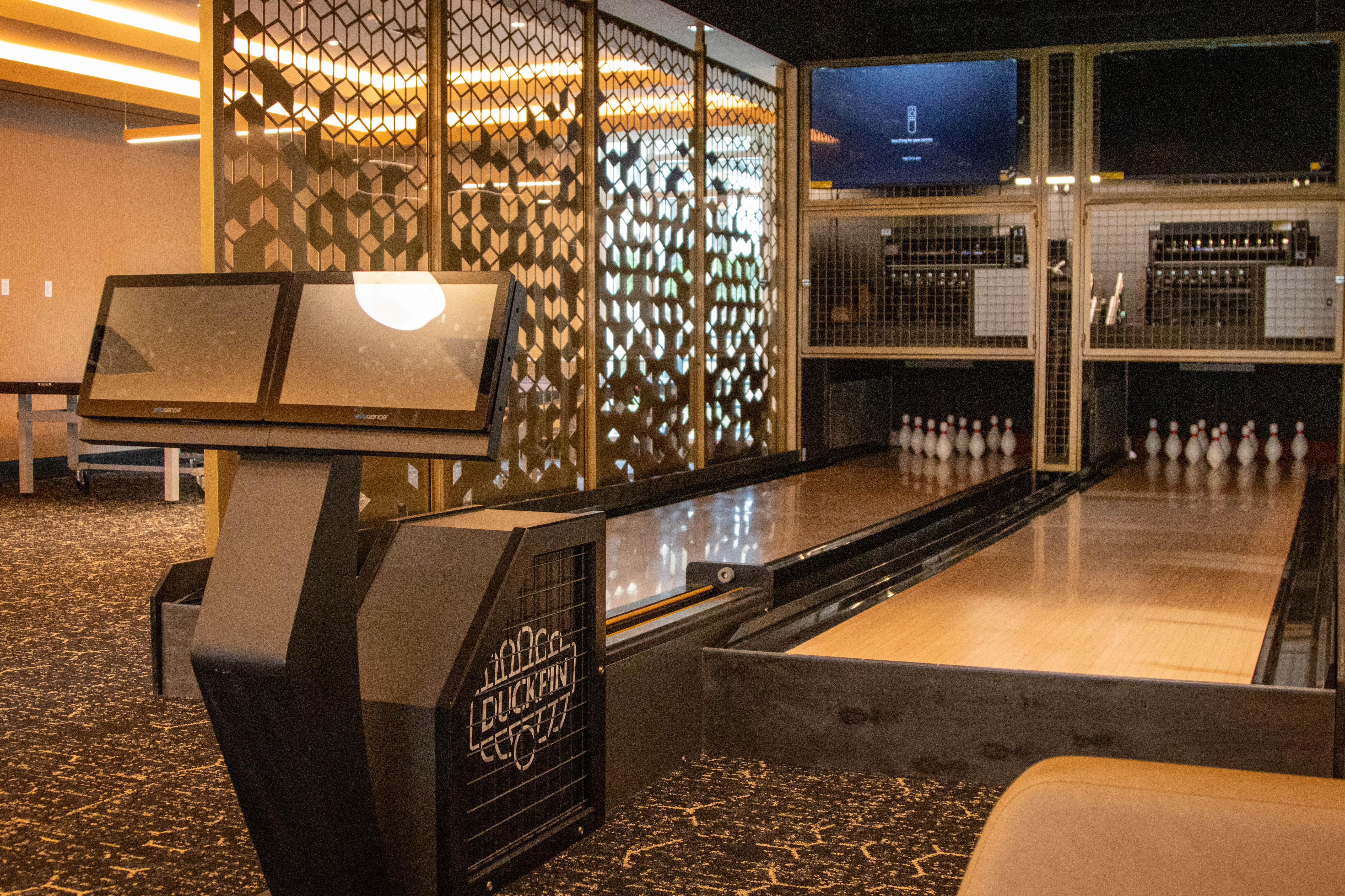 Gameroom duckpin bowling